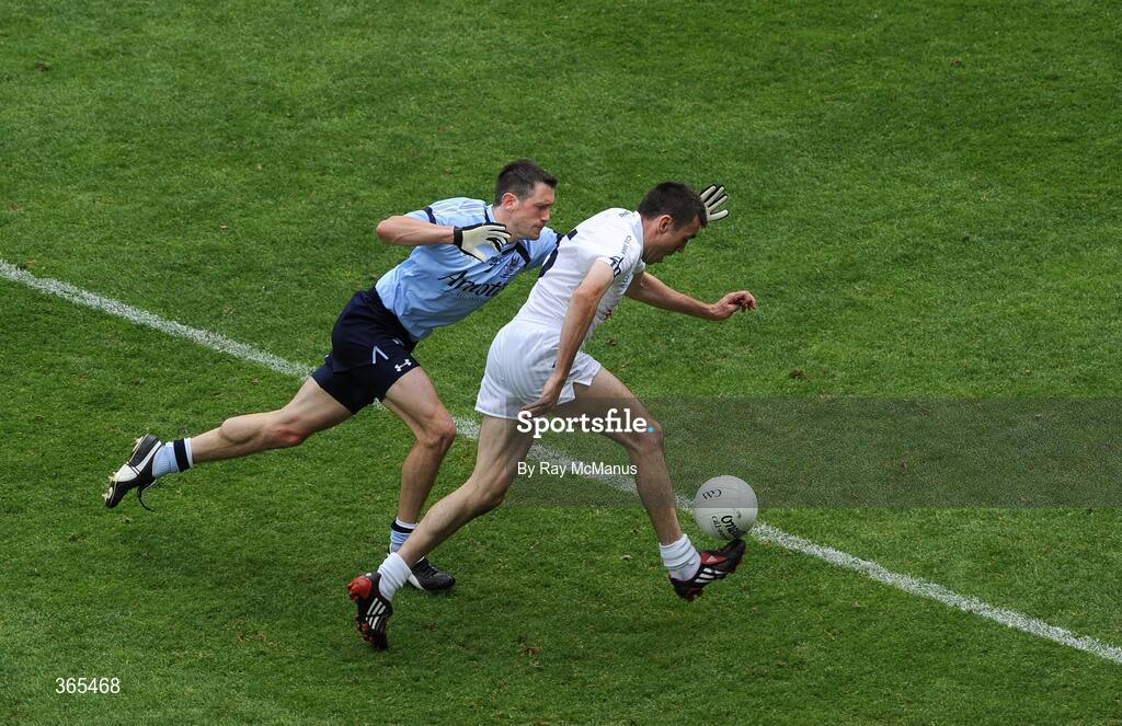 12 July 2009; John Doyle, Kildare, in action against Denis Bastick, Dublin. GAA Football Leinster Senior Championship Final, Dublin v Kildare, Croke Park, Dublin. Picture credit: Ray McManus / SPORTSFILE