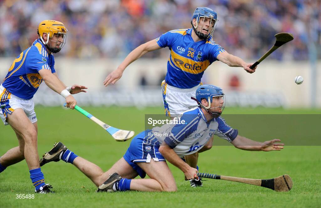 12 July 2009; Willie Ryan and Hugh Maloney, Tipperary, in action against Michael Walsh, Waterford. GAA Hurling Munster Senior Championship Final, Tipperary v Waterford, Semple Stadium, Thurles, Co. Tipperary. Picture credit: Ray Ryan / SPORTSFILE