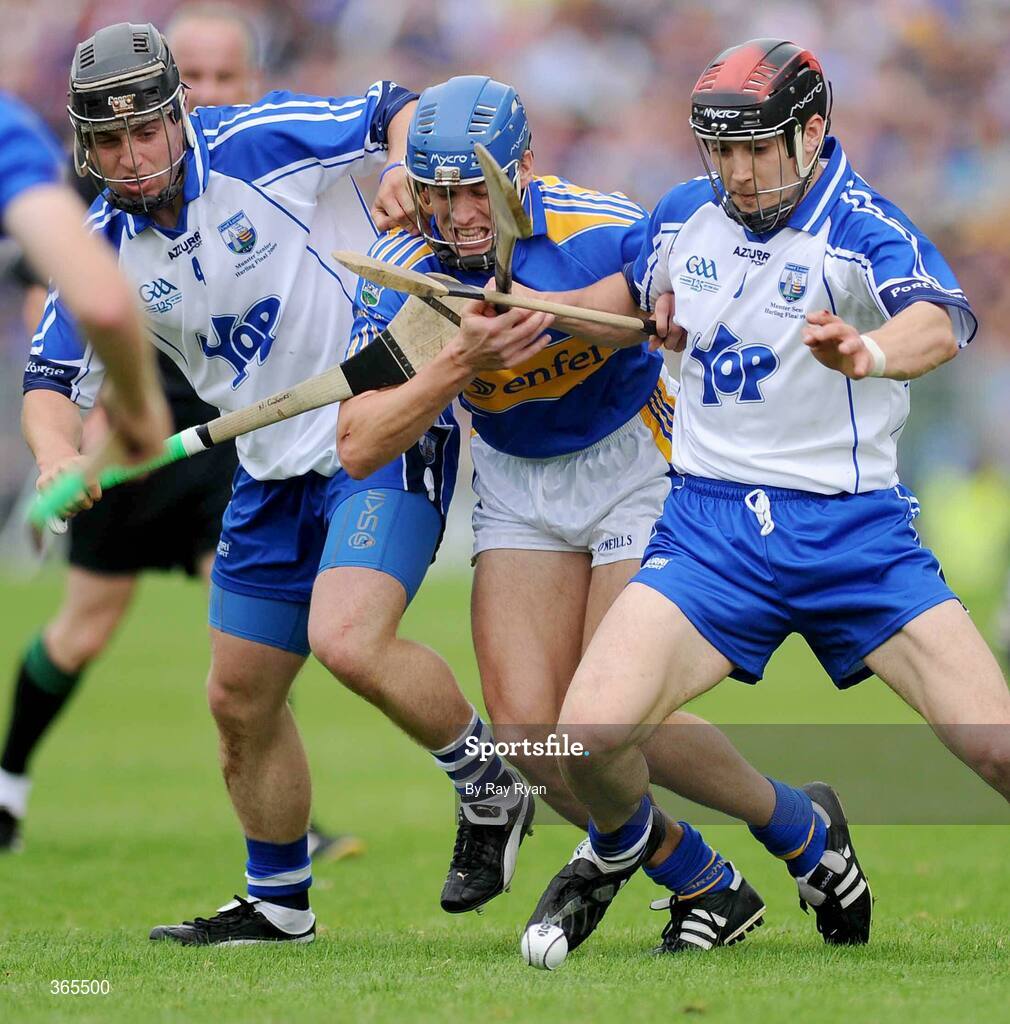 12 July 2009; Hugh Maloney, Tipperary, in action against Noel Connors and Shane O' Sullivan, Waterford. GAA Hurling Munster Senior Championship Final, Tipperary v Waterford, Semple Stadium, Thurles, Co. Tipperary. Picture credit: Ray Ryan / SPORTSFILE