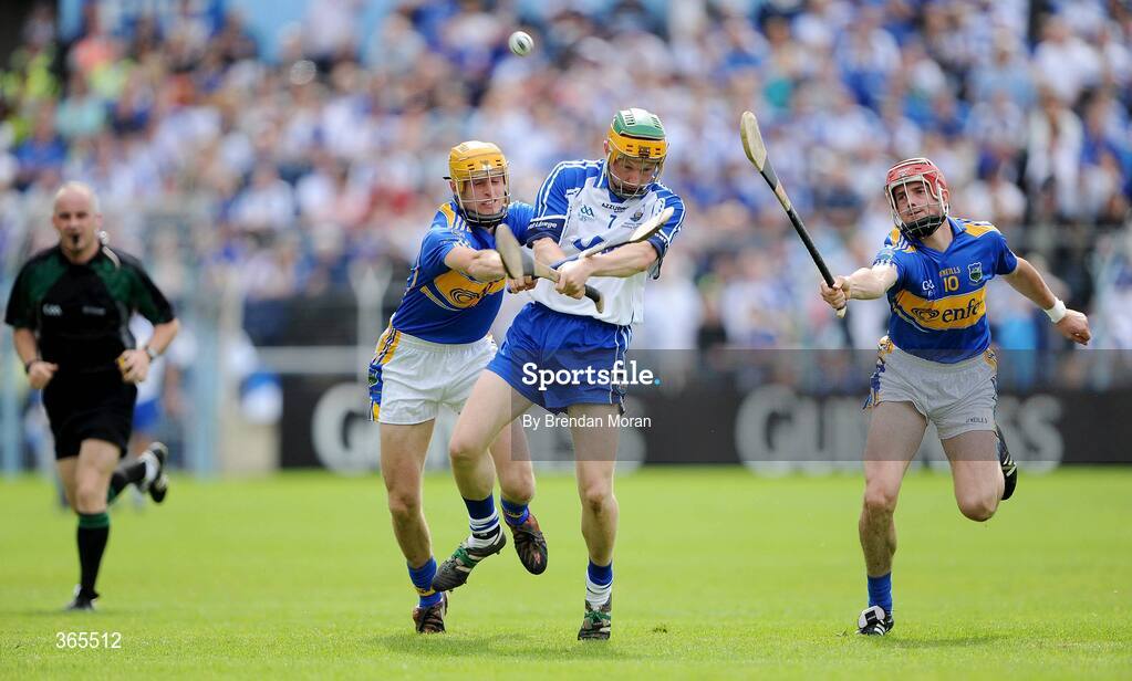 12 July 2009; Aidan Kearney, Waterford, in action against Shane McGrath, left, and Pat Kerwick, Tipperary. GAA Hurling Munster Senior Championship Final, Tipperary v Waterford, Semple Stadium, Thurles, Co. Tipperary. Picture credit: Brendan Moran / SPORTSFILE