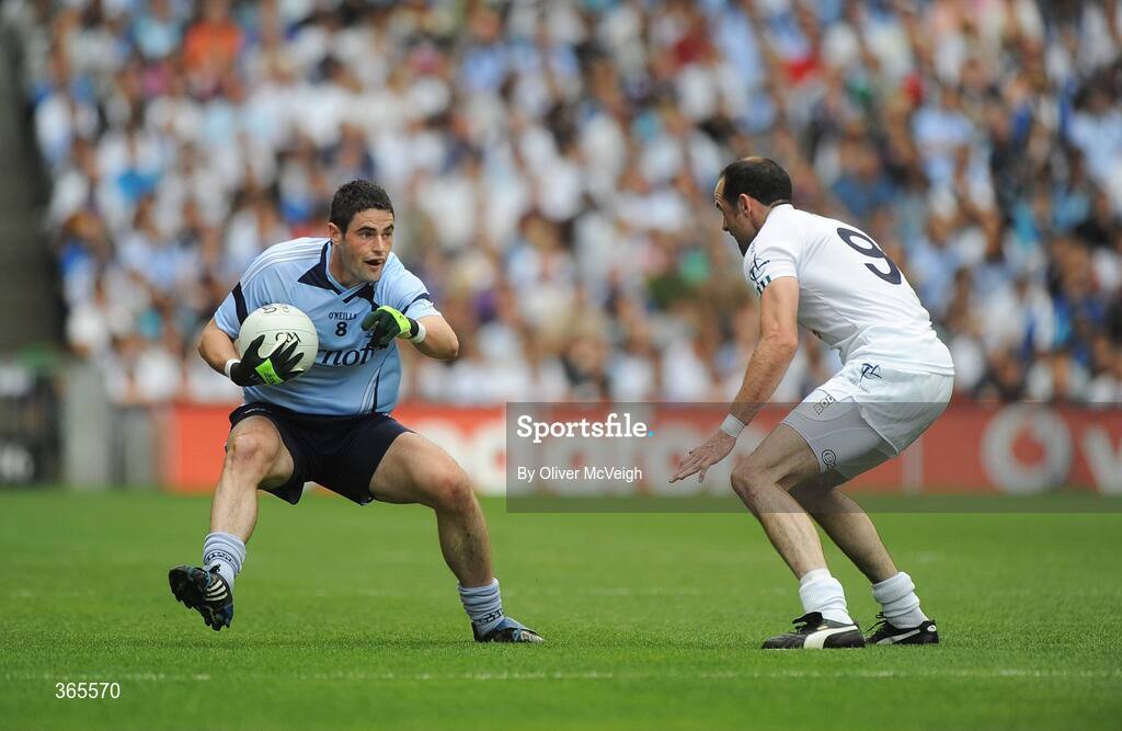 12 July 2009; Ross McConnell, Dublin, in action against Dermot Earley, Kildare. GAA Football Leinster Senior Championship Final, Dublin v Kildare, Croke Park, Dublin. Picture credit: Oliver McVeigh / SPORTSFILE