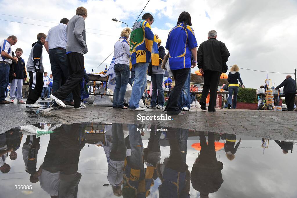 12 July 2009; Hurling fans make their way to the stadium. GAA Hurling Munster Senior Championship Final, Tipperary v Waterford, Semple Stadium, Thurles, Co. Tipperary. Picture credit: Brian Lawless / SPORTSFILE