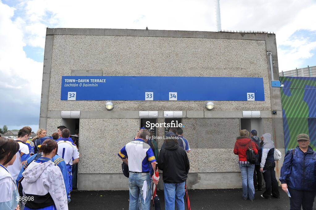 12 July 2009; Hurling fans queue for the gates. GAA Hurling Munster Senior Championship Final, Tipperary v Waterford, Semple Stadium, Thurles, Co. Tipperary. Picture credit: Brian Lawless / SPORTSFILE
