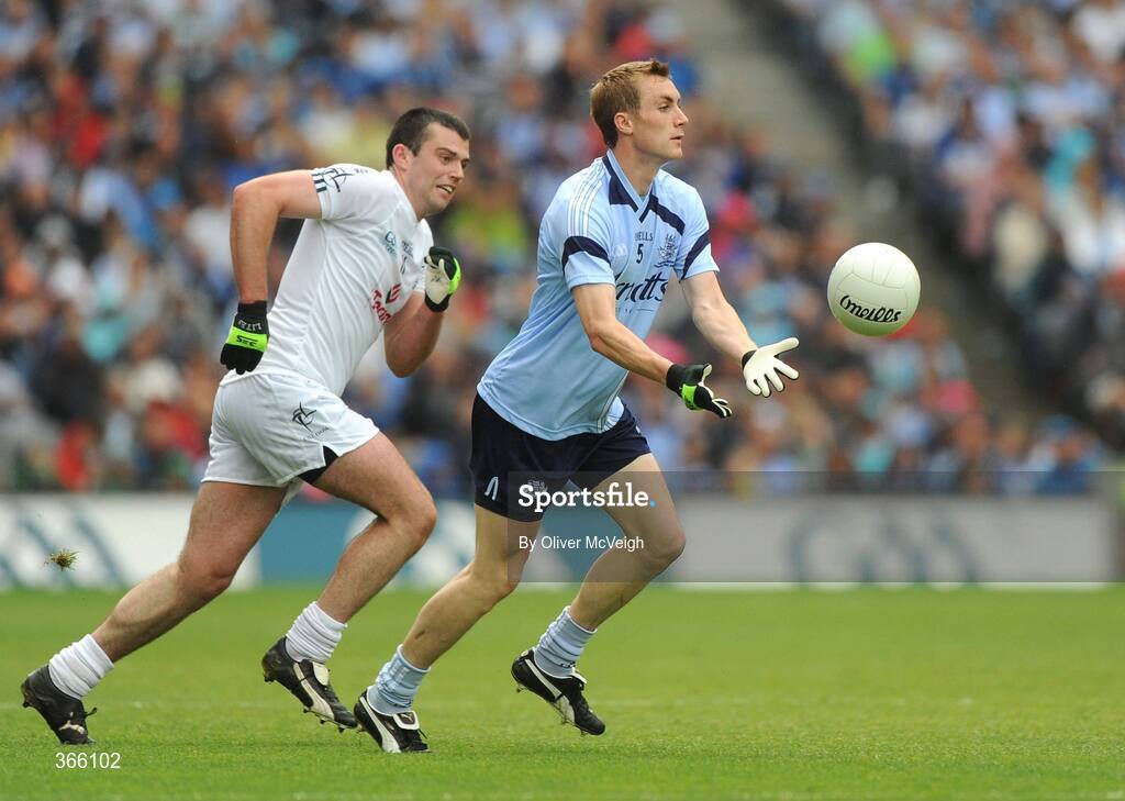 12 July 2009; Paul Griffin, Dublin, in action against Padraig O'Neill, Kildare. GAA Football Leinster Senior Championship Final, Dublin v Kildare, Croke Park, Dublin. Picture credit: Oliver McVeigh / SPORTSFILE
