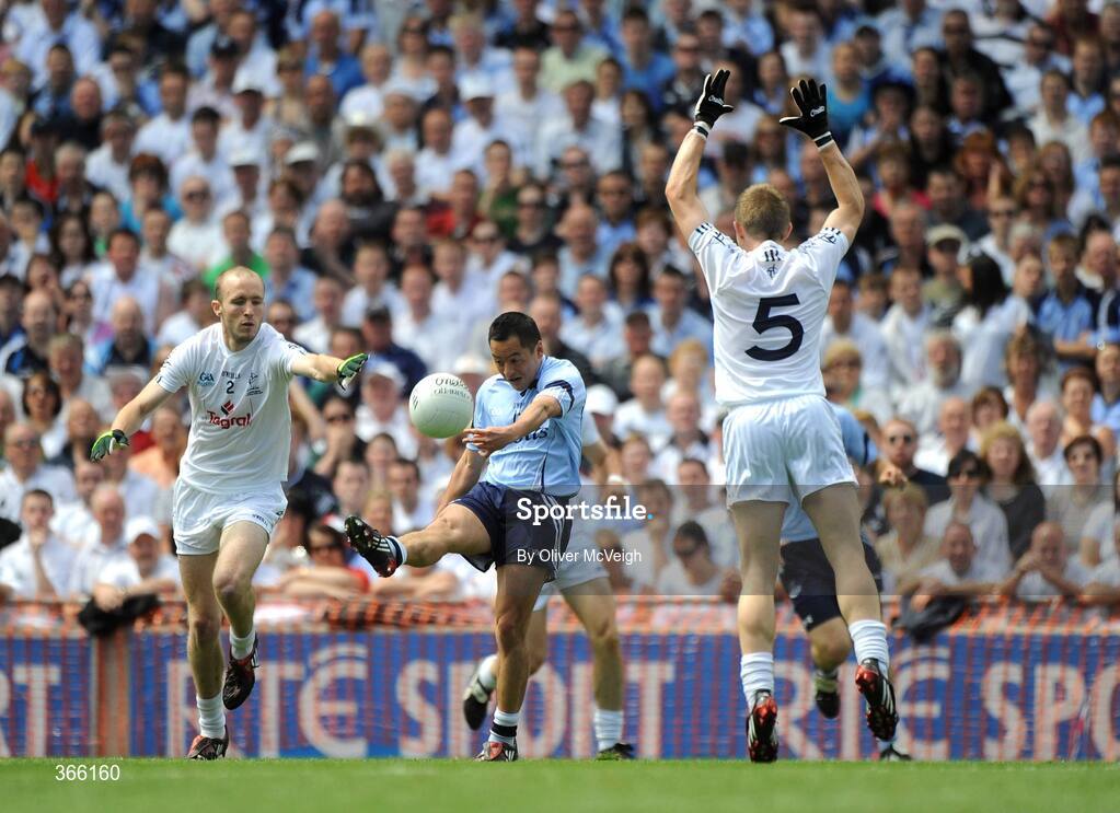12 July 2009; Jason Sherlock, Dublin, in action against Hugh McGrillen and Morgan O'Flaherty, Kildare. GAA Football Leinster Senior Championship Final, Dublin v Kildare, Croke Park, Dublin. Picture credit: Oliver McVeigh / SPORTSFILE