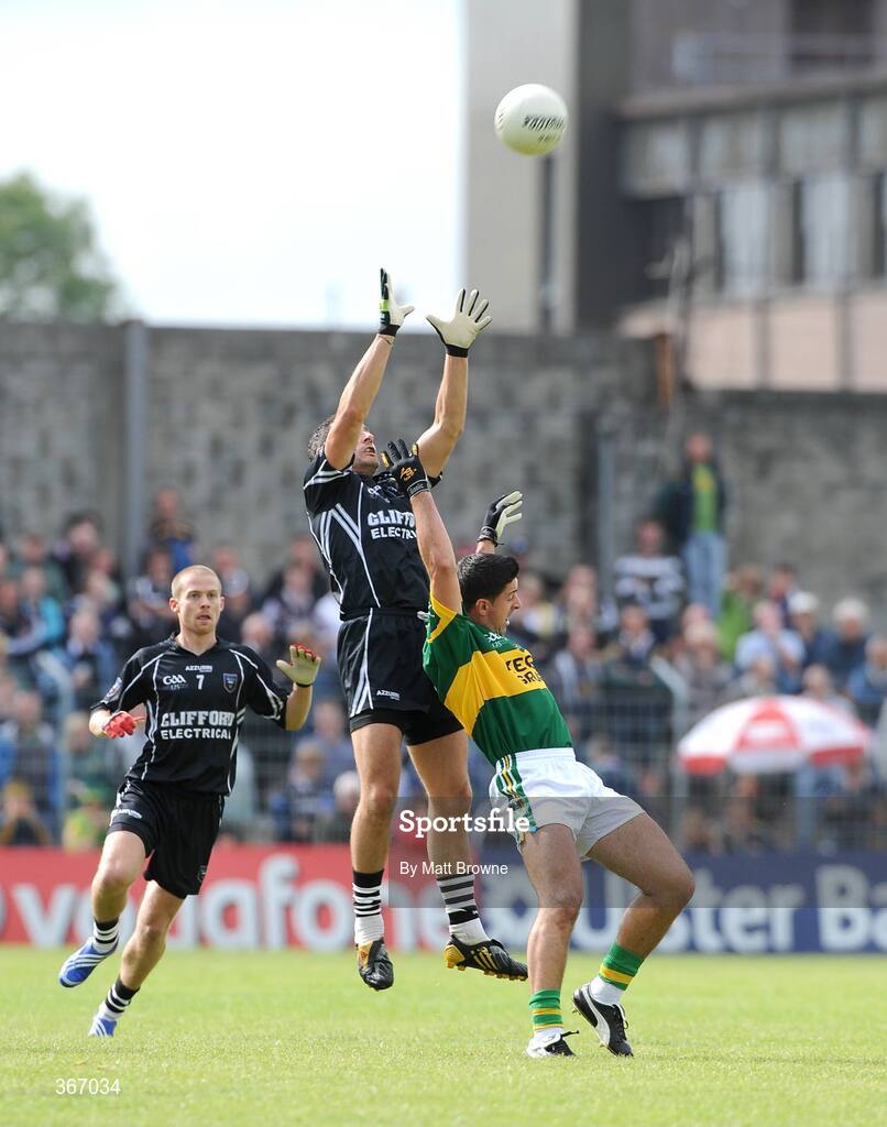 18 July 2009; Eamon O'Hara, Sligo, in action against Aidan O'Mahony, Kerry. GAA All-Ireland Senior Football Championship Qualifier, Round 3, Kerry v Sligo, Austin Stack Park, Tralee, Co. Kerry. Picture credit: Matt Browne / SPORTSFILE
