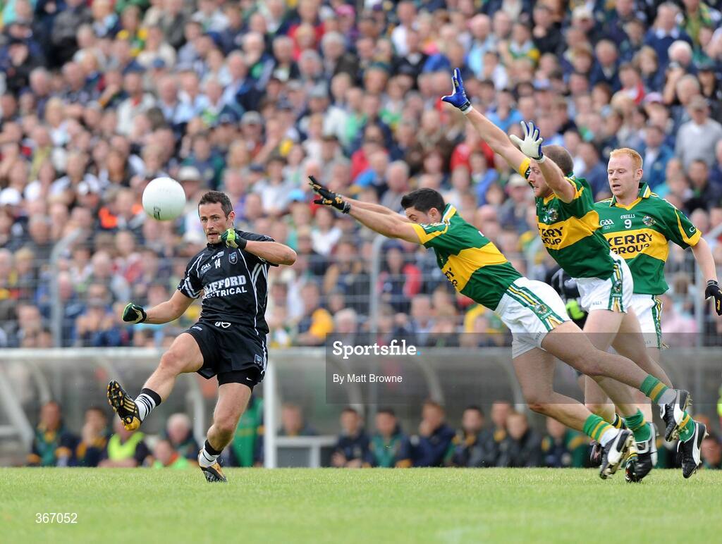 18 July 2009; Eamon O'Hara, Sligo, scores a point against Kerry despite the attempts of Aidan O'Mahony and Tommy Griffin. GAA All-Ireland Senior Football Championship Qualifier, Round 3, Kerry v Sligo, Austin Stack Park, Tralee, Co. Kerry. Picture credit: Matt Browne / SPORTSFILE