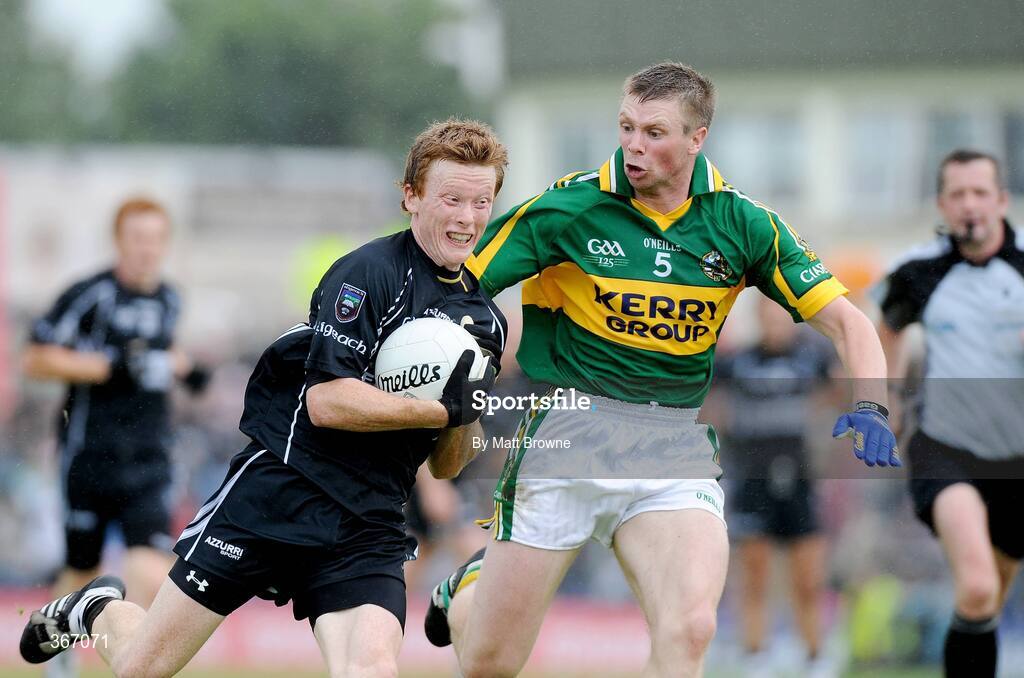 18 July 2009; Charles Harrison, Sligo, in action against Tomas O Se, Kerry. GAA All-Ireland Senior Football Championship Qualifier, Round 3, Kerry v Sligo, Austin Stack Park, Tralee, Co. Kerry. Picture credit: Matt Browne / SPORTSFILE