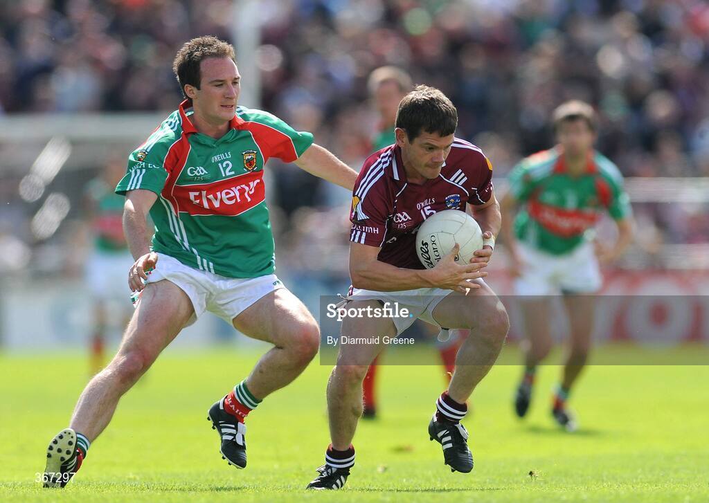 19 July 2009; Declan Meehan, Galway, in action against Alan Dillon, Mayo. GAA Football Connacht Senior Championship Final, Galway v Mayo, Pearse Stadium, Salthill, Galway. Picture credit: Diarmuid Greene / SPORTSFILE