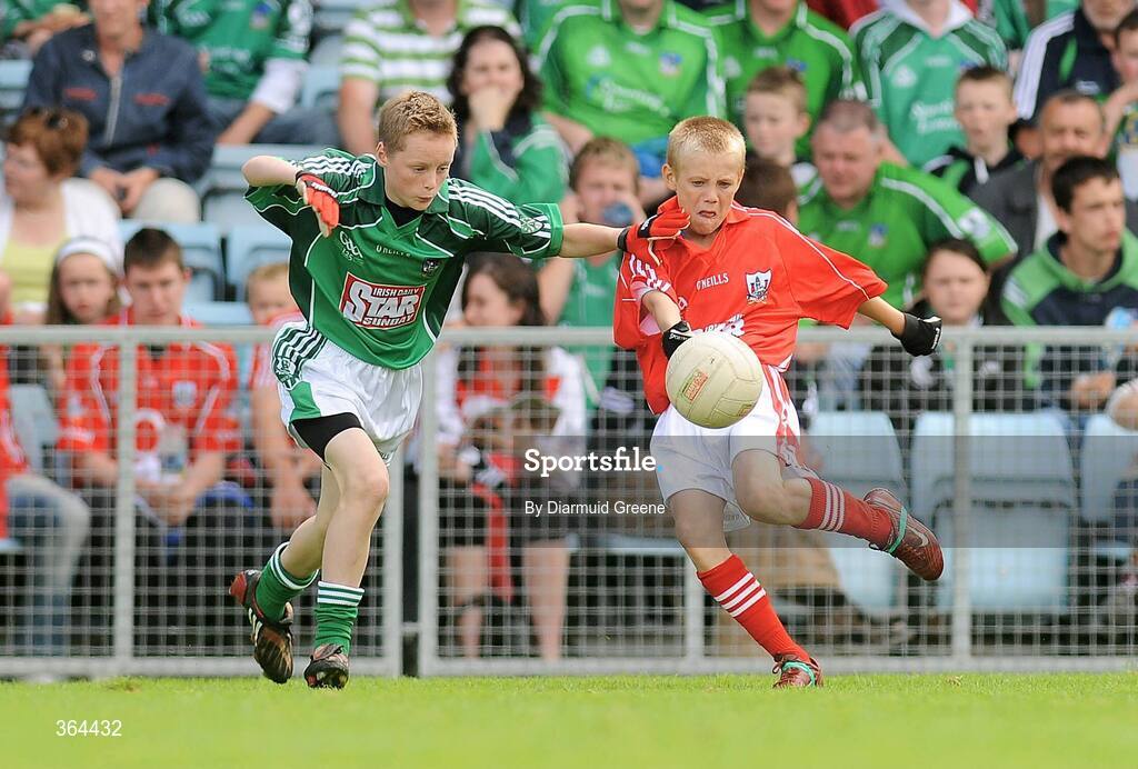 5 July 2009; Darren O'Riordan, Cork, in action against Jack Harrington, Limerick. Irish Daily Star Sunday, Primary Go-Games, Limerick v Cork, Pairc Ui Chaoimh, Cork. Picture credit: Diarmuid Greene / SPORTSFILE