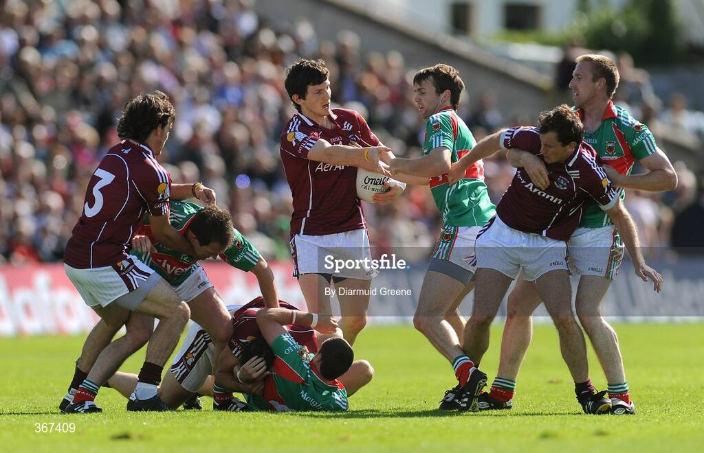 19 July 2009; Galway and Mayo players tussle during the game. GAA Football Connacht Senior Championship Final, Galway v Mayo, Pearse Stadium, Salthill, Galway. Picture credit: Diarmuid Greene / SPORTSFILE