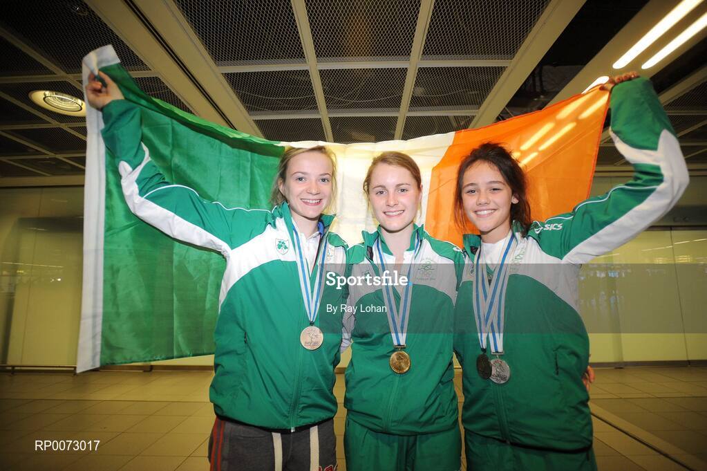 25 July 2009; Medal winning European Youth Olympic athletes from left, Joanne Mills, Ciara Mageean and Christine McMahon at Dublin Airport, Dublin. Picture credit: Ray Lohan / SPORTSFILE