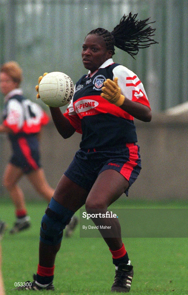 25 September 1998; Sharon Edgecombe Casey of North America Board in action against London during the Ladies Final of the Irish Holidays International Football Festival at Parnell Park in Dublin. Photo by David Maher/Sportsfile