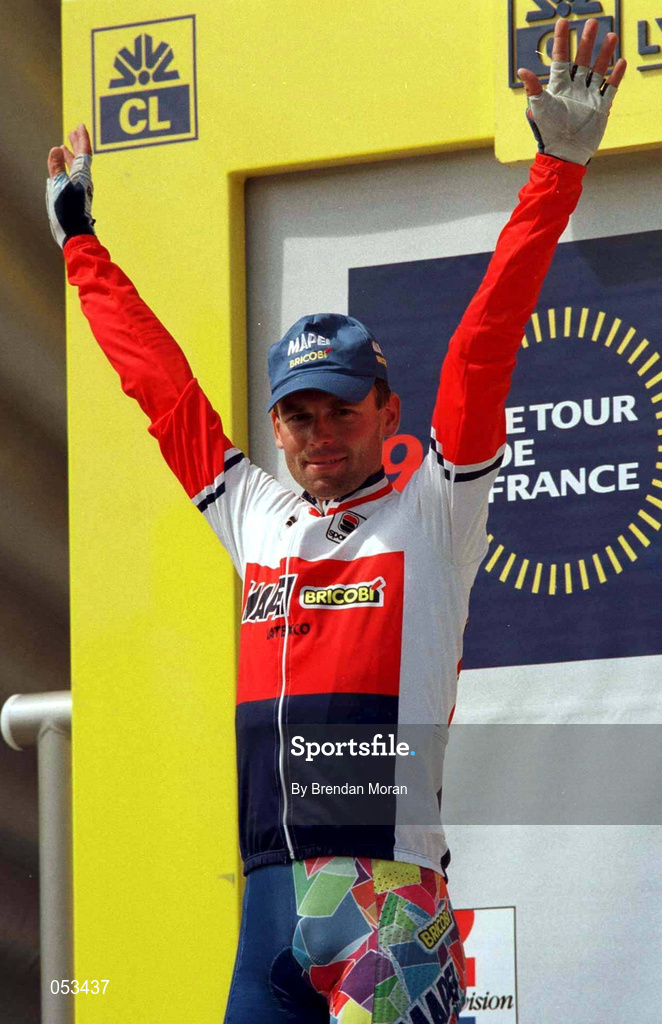 13 July 1998; Jan Svorada celebrates after winning stage two of the 1998 Tour de France from Enniscorthy to Cork. Photo by Brendan Moran/Sportsfile *POOL PICTURE*