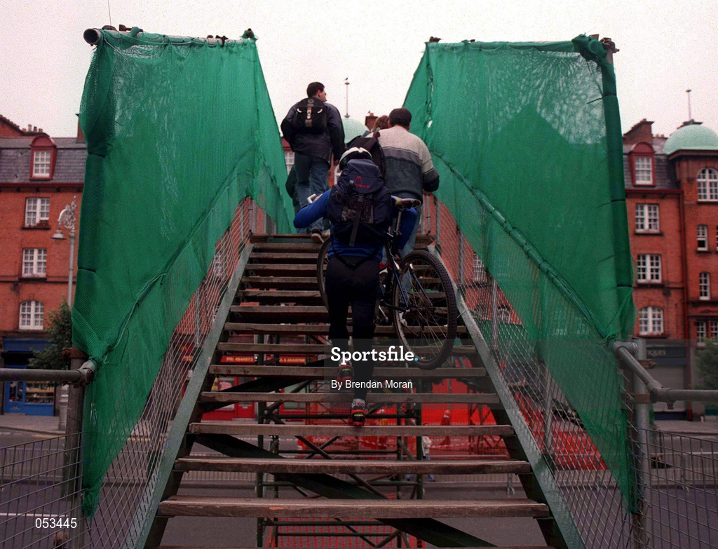 11 July 1998; A cyclist crosses a pedestrian bridge prior to start of the Prologue of the 1998 Tour de France in Dublin. Photo by Brendan Moran/Sportsfile
