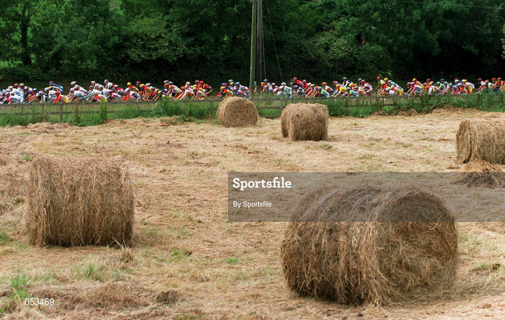 12 July 1998; The Peloton passes through Wicklow during the 1998 Tour De France - Stage 1. Photo by Pool via Sportsfile.