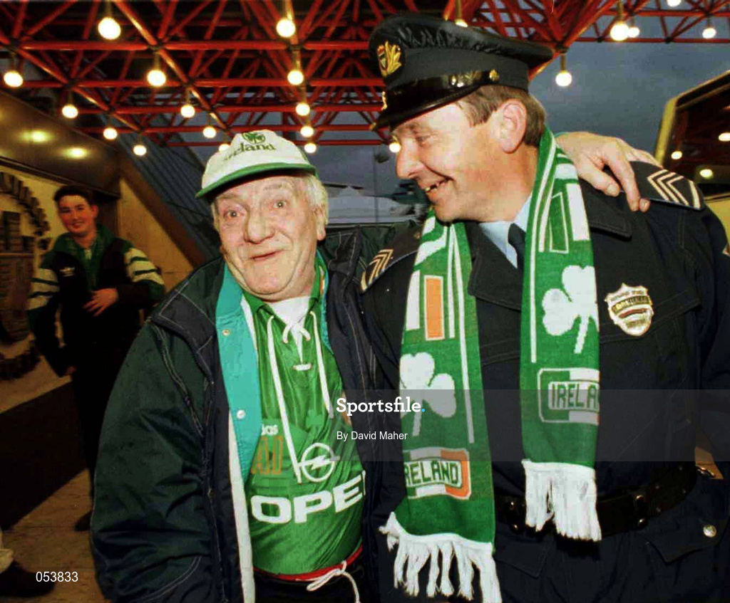 17 November 1998. Irish fan Sylvester Doyle, from Rathfarnham, Dublin, with Belgrade police officer Mirko Kovacevic in Belgrade. Photo by David Maher/Sportsfile