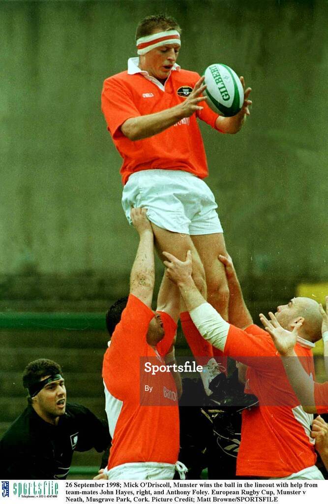 26 September 1998; Mick O'Driscoll, Munster wins the ball in the lineout with help from team-mates John Hayes, right, and Anthony Foley. European Rugby Cup, Munster v Neath, Musgrave Park, Cork. Picture Credit; Matt Browne/SPORTSFILE