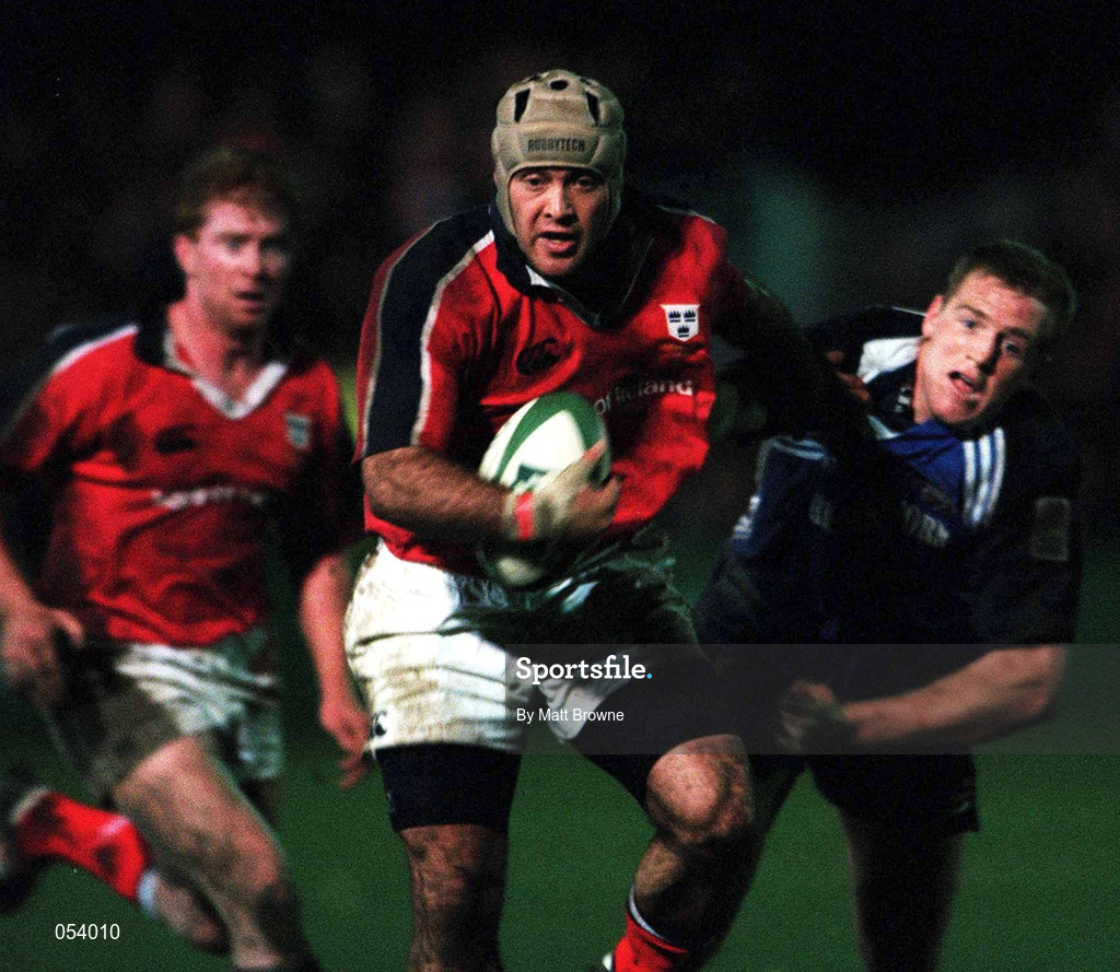 28 October 2000; Mike Mullins of Munster in action against Matt Perry of Bath during the Heineken European Cup Pool 4 Round 4 match between Bath and Munster and the Recreation Ground in Bath, England. Photo By Matt Browne/Sportsfile
