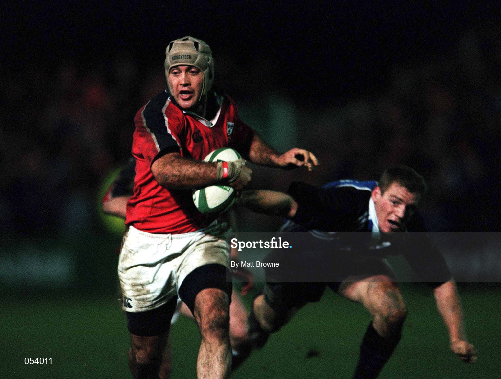 28 October 2000; Mike Mullins of Munster in action against Matt Perry of Bath during the Heineken European Cup Pool 4 Round 4 match between Bath and Munster and the Recreation Ground in Bath, England. Photo By Matt Browne/Sportsfile