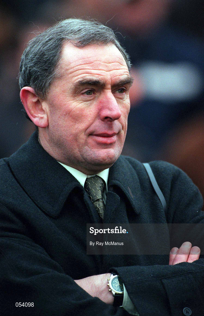 26 December 2000; RTƒ Journalist Colm Murray during Day 1 of the Leopardstown Christmas Festival at Leopardstown Racecourse in Dublin. Photo by Ray McManus/Sportsfile