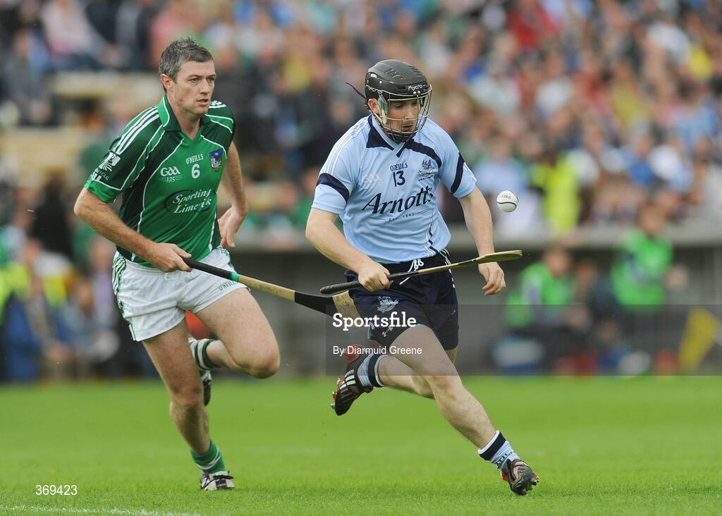 26 July 2009; David O'Callaghan, Dublin, in action against Brian Geary, Limerick. GAA All-Ireland Senior Hurling Championship Quarter-Final, Dublin v Limerick, Semple Stadium, Thurles, Co. Tipperary. Picture credit: Diarmuid Greene / SPORTSFILE
