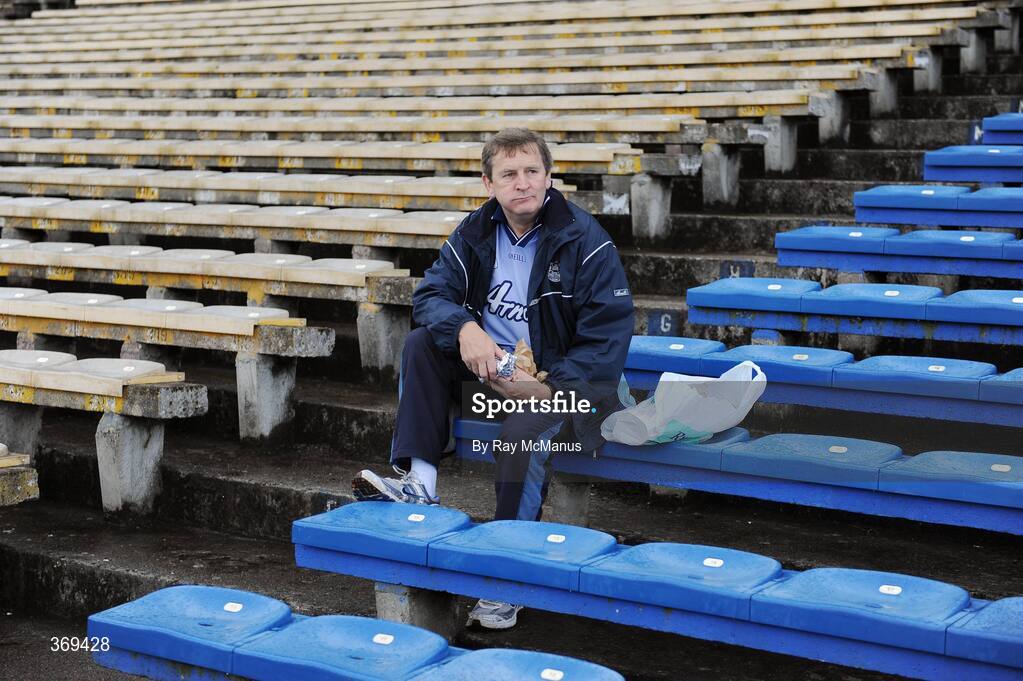 26 July 2009; Dublin supporter Gerry Moloney, from Marino, enjoys a 'sambo' before the game. GAA All-Ireland Senior Hurling Championship Quarter-Final, Dublin v Limerick, Semple Stadium, Thurles, Co. Tipperary. Picture credit: Ray McManus / SPORTSFILE