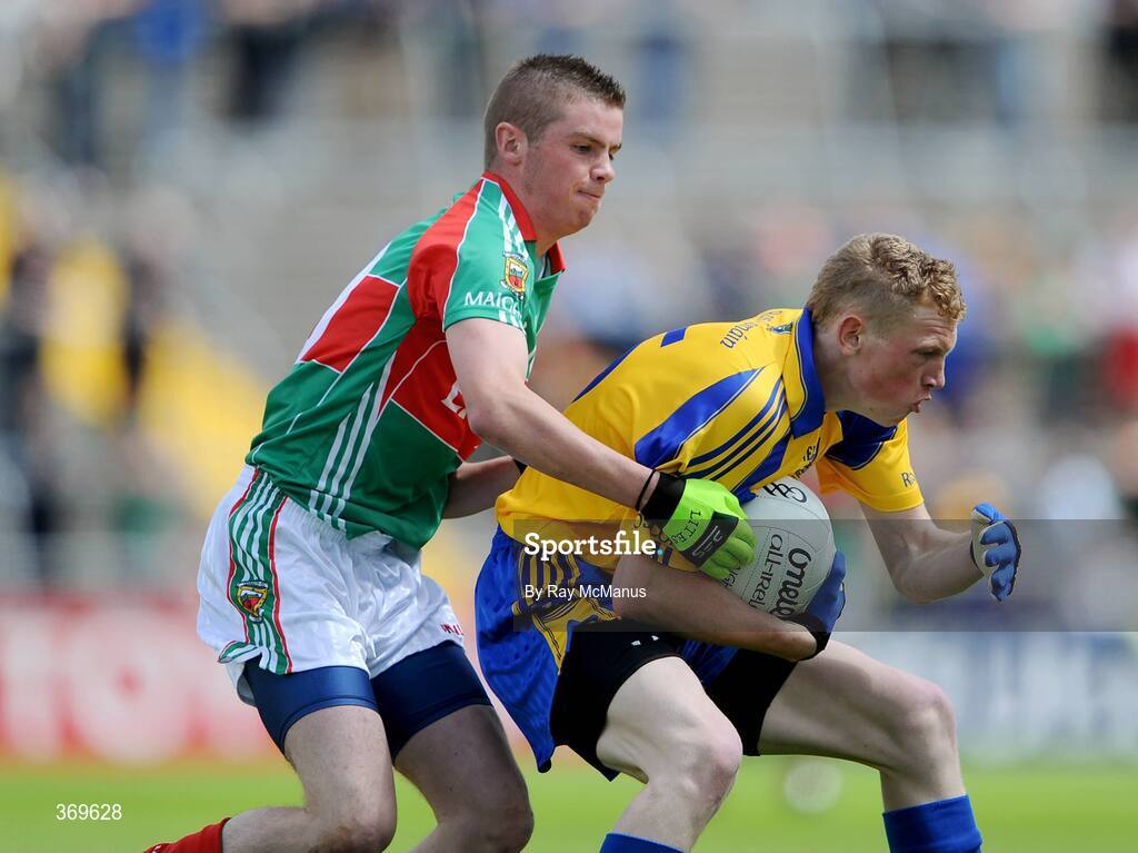 19 July 2009; Diarmuid Connellan, Roscommon, in action against Andrew Farrell, Mayo. ESB Connacht Minor Football Championship Final, Mayo v Roscommon, Pearse Stadium, Salthill, Galway. Picture credit: Ray McManus / SPORTSFILE
