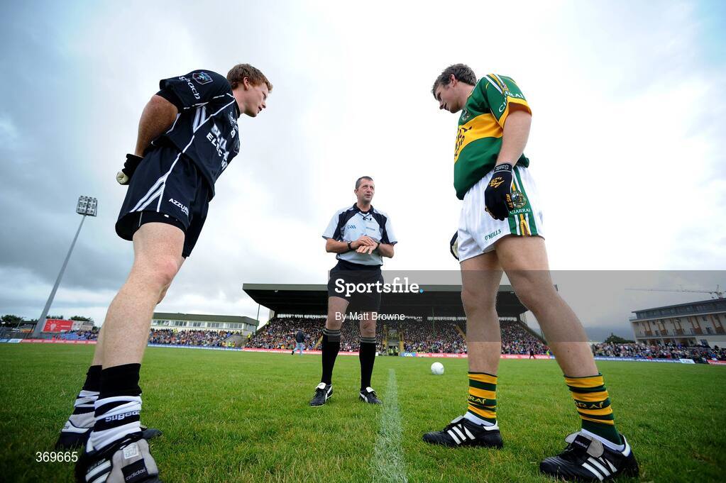 18 July 2009; Referee Syl Doyle with Kerry captain Donnacha Walsh and Sligo captain Charles Harrison before the game. GAA All-Ireland Senior Football Championship Qualifier, Round 3, Kerry v Sligo, Austin Stack Park, Tralee, Co. Kerry. Picture credit: Matt Browne / SPORTSFILE