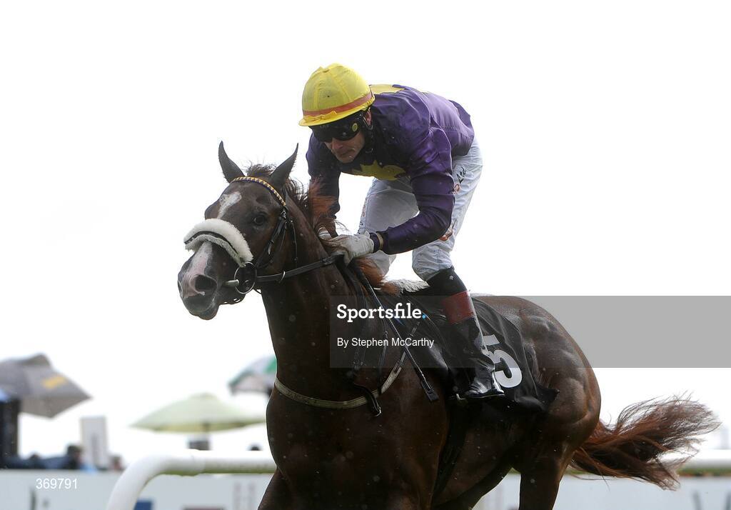 27 July 2009; Stunning View, with Pat Smullen up, on their way to winning the radissonhotelgalway.com European Breeders Fund Maiden. Galway Racing Festival, Ballybrit, Galway. Picture credit: Stephen McCarthy / SPORTSFILE