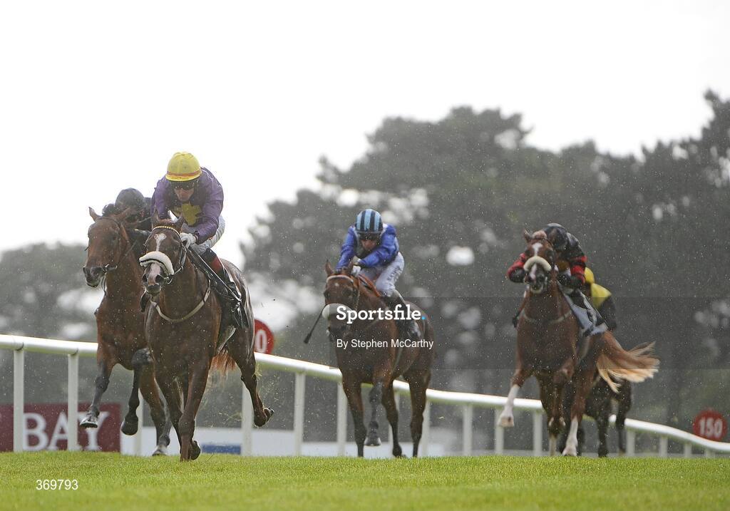 27 July 2009; Stunning View, with Pat Smullen up, on their way to winning the radissonhotelgalway.com European Breeders Fund Maiden. Galway Racing Festival, Ballybrit, Galway. Picture credit: Stephen McCarthy / SPORTSFILE