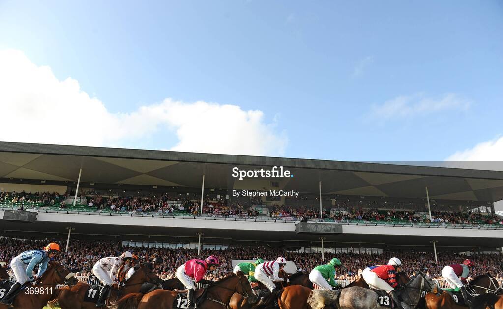 27 July 2009; A general view of the runners and riders during the Carlton.ie/Galwaycity Handicap. Galway Racing Festival, Ballybrit, Galway. Picture credit: Stephen McCarthy / SPORTSFILE
