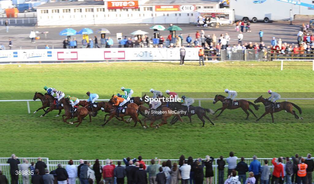 27 July 2009; A general view of the Hotelmeyrick.ie & Ghotel.ie Handicap. Galway Racing Festival, Ballybrit, Galway. Picture credit: Stephen McCarthy / SPORTSFILE