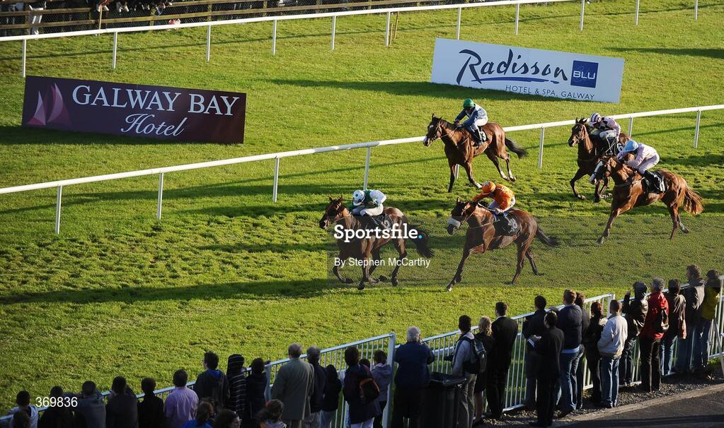 27 July 2009; Mosstown, with Shane Foley up, 12, on their way to winning the Hotelmeyrick.ie & Ghotel.ie Handicap. Galway Racing Festival, Ballybrit, Galway. Picture credit: Stephen McCarthy / SPORTSFILE