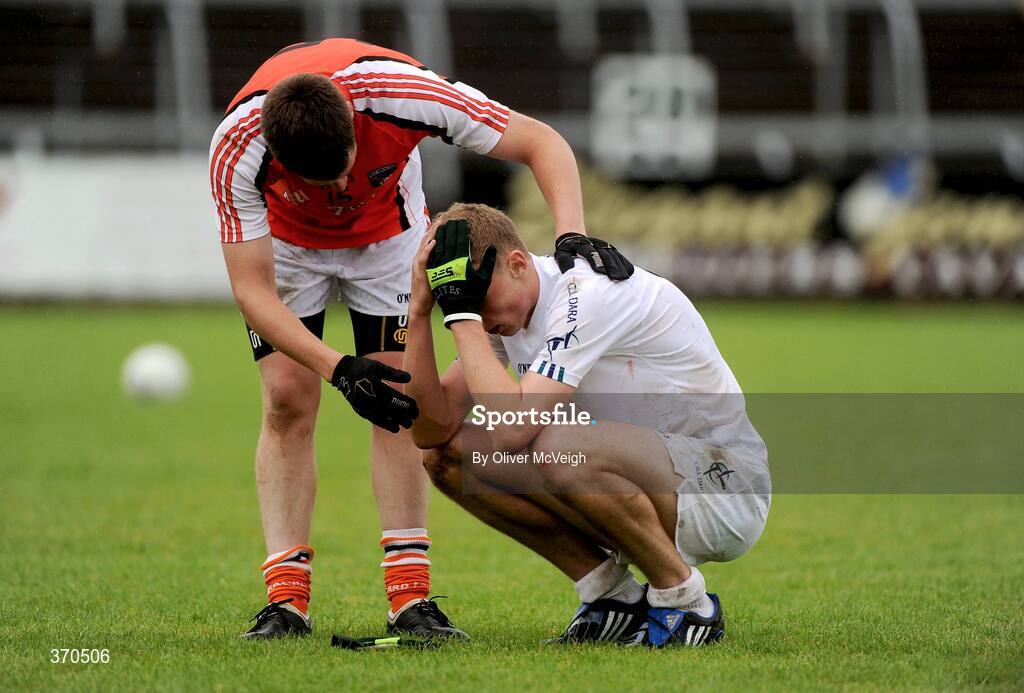 1 August 2009; Gavin McParland, Armagh, commiserates with Tomas Moolick, Kildare, after the final whistle. ESB GAA Football All-Ireland Minor Championship Quarter-Final, Armagh v Kildare, Kingspan Breffni Park, Cavan. Picture credit: Oliver McVeigh / SPORTSFILE