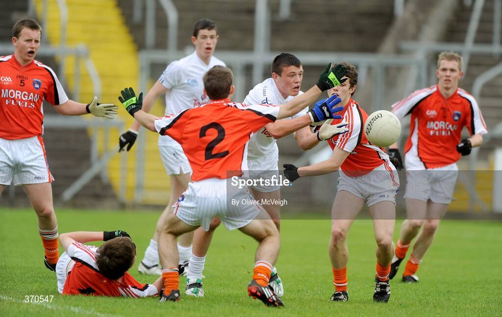 1 August 2009; Colin O'Shea, Kildare, in action against Kealan Downey and Kevin Nugent, Armagh. ESB GAA Football All-Ireland Minor Championship Quarter-Final, Armagh v Kildare, Kingspan Breffni Park, Cavan. Picture credit: Oliver McVeigh / SPORTSFILE