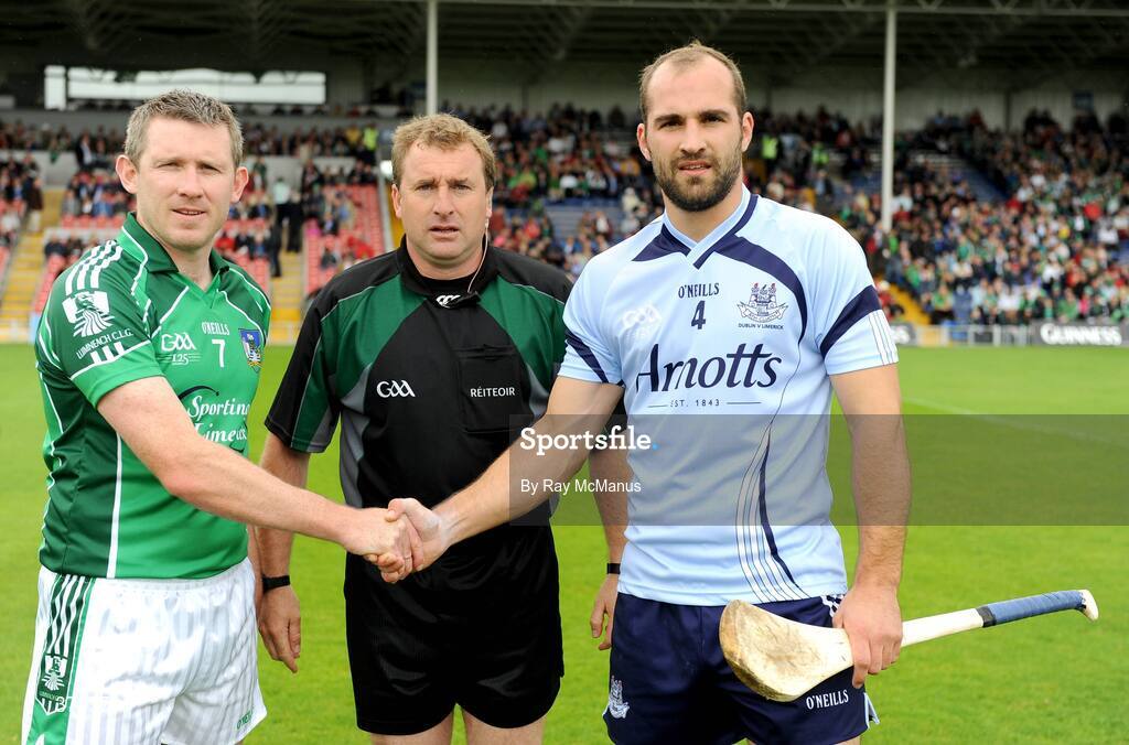 26 July 2009; Referee Michael Wadding, Waterford, with Limerick captain Mark Foley and Dublin captain Stephen Hiney. GAA All-Ireland Senior Hurling Championship Quarter-Final, Dublin v Limerick, Semple Stadium, Thurles, Co. Tipperary. Picture credit: Ray McManus / SPORTSFILE