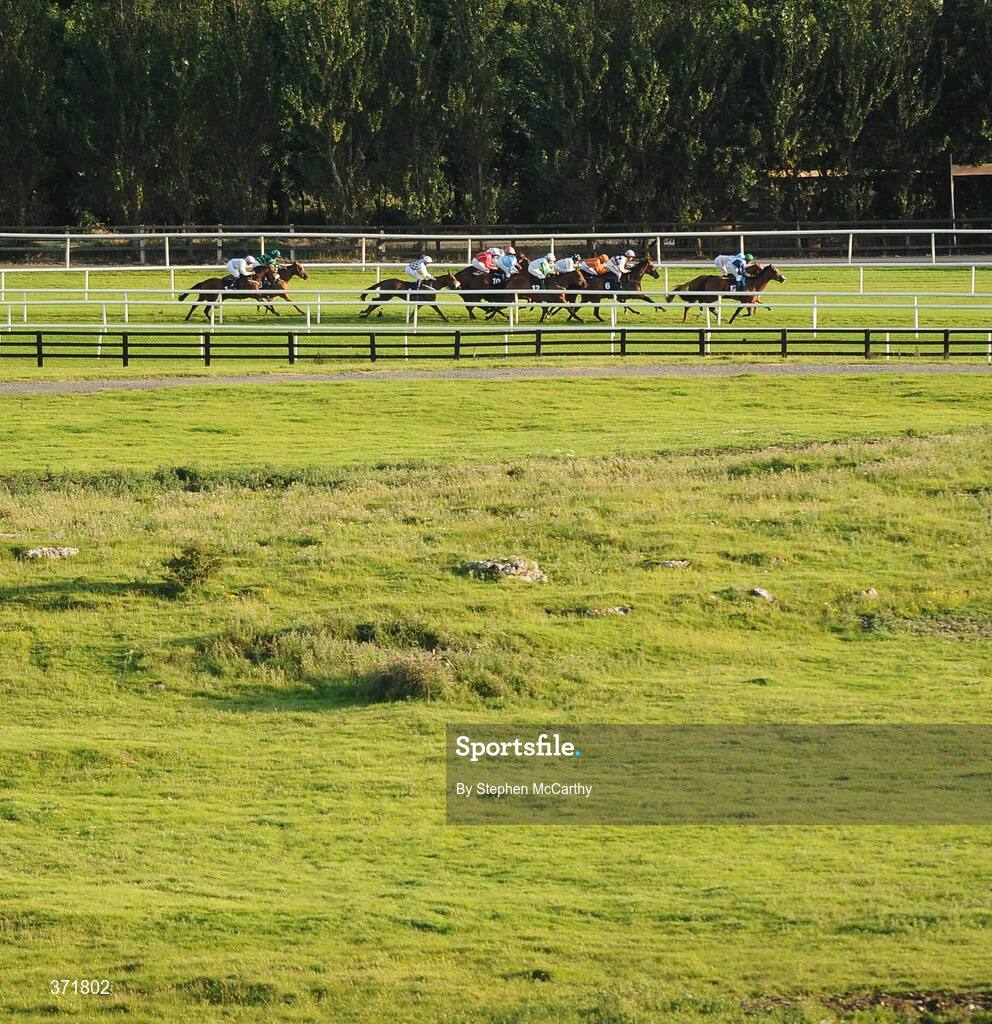 27 July 2009; A general view of the Hotelmeyrick.ie & Ghotel.ie Handicap. Galway Racing Festival, Ballybrit, Galway. Picture credit: Stephen McCarthy / SPORTSFILE