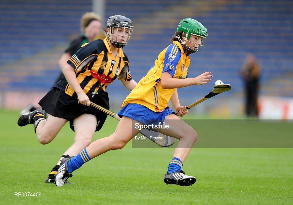 8 August 2009; Katie Cahill, Clare, in action against Niamh Kelly, Kilkenny. All-Ireland Camogie Minor A Championship Final, Kilkenny v Clare, Semple Stadium, Thurles, Co. Tipperary. Picture credit: Matt Browne / SPORTSFILE