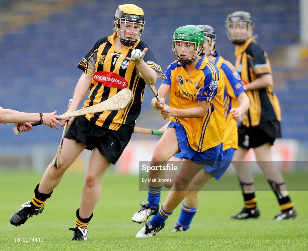 8 August 2009; Alison Walsh, Kilkenny, in action against Katie Cahill, Clare. All-Ireland Camogie Minor A Championship Final, Kilkenny v Clare, Semple Stadium, Thurles, Co. Tipperary. Picture credit: Matt Browne / SPORTSFILE
