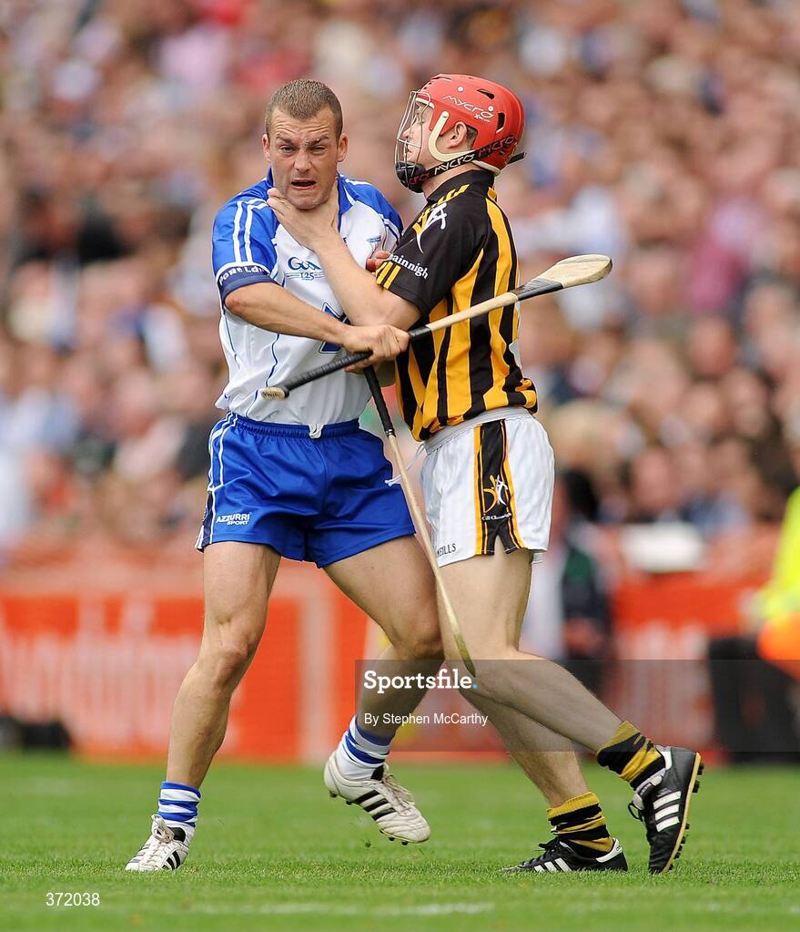 9 August 2009; Tommy Walsh, Kilkenny, and Eoin McGrath, Waterford, tussle off the ball during the early stages of the game. GAA Hurling All-Ireland Senior Championship Semi-Final, Kilkenny v Waterford, Croke Park, Dublin. Picture credit: Stephen McCarthy / SPORTSFILE