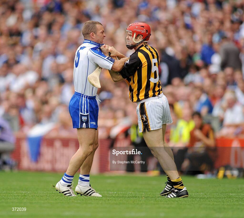 9 August 2009; Tommy Walsh, Kilkenny, and Eoin McGrath, Waterford, tussle off the ball during the early stages of the game. GAA Hurling All-Ireland Senior Championship Semi-Final, Kilkenny v Waterford, Croke Park, Dublin. Picture credit: Stephen McCarthy / SPORTSFILE