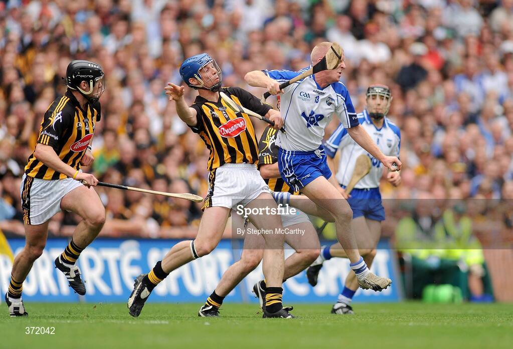 9 August 2009; John Mullane, Waterford, in action against Brian Hogan, Kilkenny. GAA Hurling All-Ireland Senior Championship Semi-Final, Kilkenny v Waterford, Croke Park, Dublin. Picture credit: Stephen McCarthy / SPORTSFILE