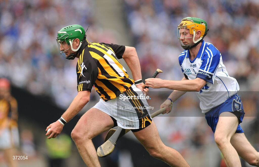 9 August 2009; Eddie Brennan, Kilkenny, in action against Aidan Kearney, Waterford. GAA Hurling All-Ireland Senior Championship Semi-Final, Kilkenny v Waterford, Croke Park, Dublin. Picture credit: Stephen McCarthy / SPORTSFILE