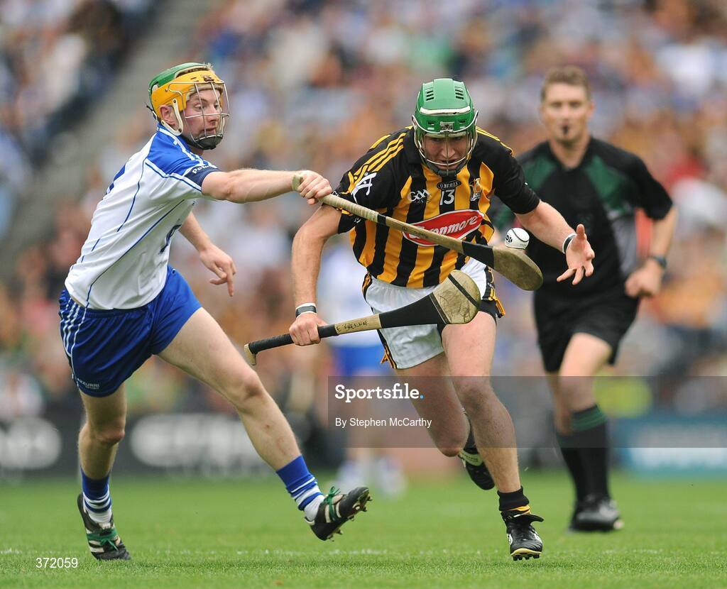 9 August 2009; Eddie Brennan, Kilkenny, in action against Aidan Kearney, Waterford. GAA Hurling All-Ireland Senior Championship Semi-Final, Kilkenny v Waterford, Croke Park, Dublin. Picture credit: Stephen McCarthy / SPORTSFILE