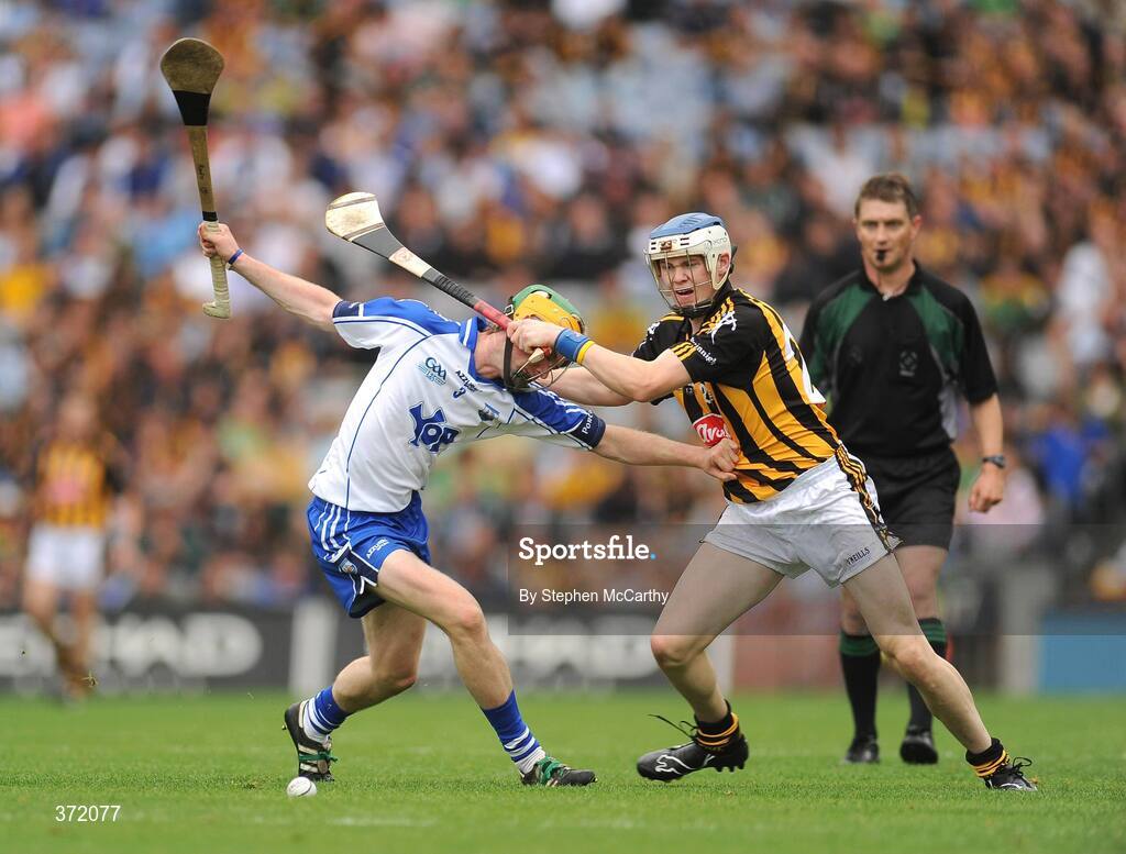 9 August 2009; Tommy Walsh, Kilkenny, in action against Aidan Kearney, Waterford. GAA Hurling All-Ireland Senior Championship Semi-Final, Kilkenny v Waterford, Croke Park, Dublin. Picture credit: Stephen McCarthy / SPORTSFILE