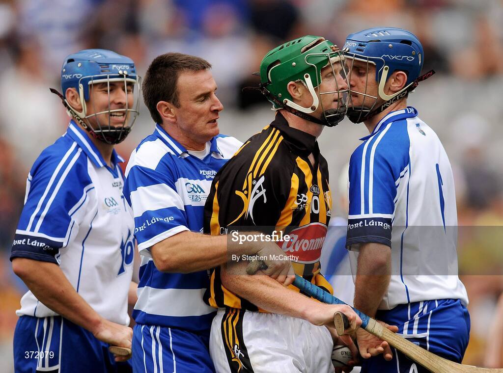 9 August 2009; Henry Shefflin, Kilkenny, is restrained by Waterford goalkeeper Clinton Hennessy as Michael Walsh squares up to him. GAA Hurling All-Ireland Senior Championship Semi-Final, Kilkenny v Waterford, Croke Park, Dublin. Picture credit: Stephen McCarthy / SPORTSFILE