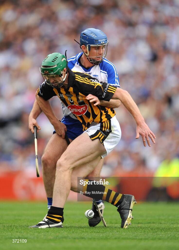 9 August 2009; Michael Walsh, Waterford, in action against Henry Shefflin, Kilkenny. GAA Hurling All-Ireland Senior Championship Semi-Final, Kilkenny v Waterford, Croke Park, Dublin. Picture credit: Ray McManus / SPORTSFILE