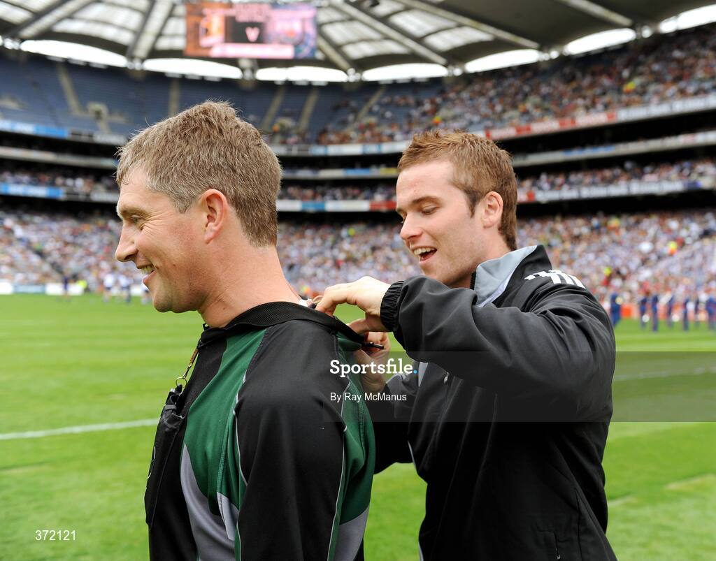 9 August 2009; Paul Kernan, from Statsports, fixes a GPS system to referee Barry Kelly before the game. GAA Hurling All-Ireland Senior Championship Semi-Final, Kilkenny v Waterford, Croke Park, Dublin. Picture credit: Ray McManus / SPORTSFILE