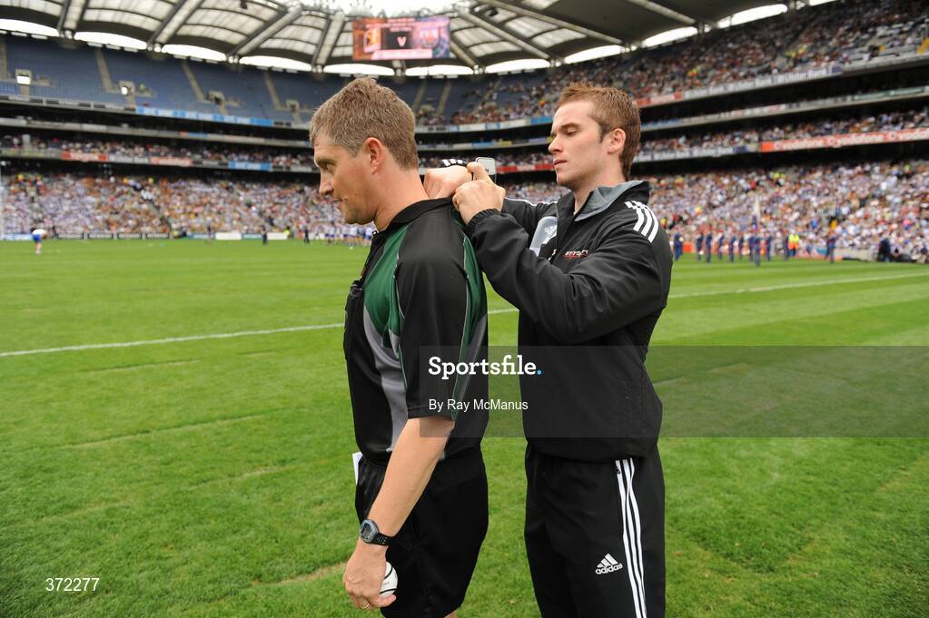 9 August 2009; Paul Kernan, from Statsports, fixes a GPS system to referee Barry Kelly before the game. GAA Hurling All-Ireland Senior Championship Semi-Final, Kilkenny v Waterford, Croke Park, Dublin. Picture credit: Ray McManus / SPORTSFILE